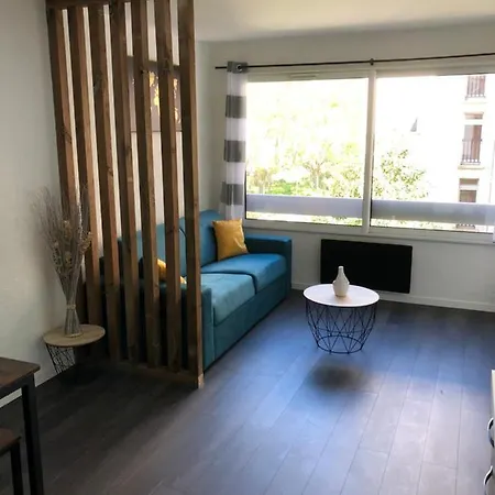 Frejus Studio De 27 M2 Situe A 5Mn En Voiture De La Mer Apartment