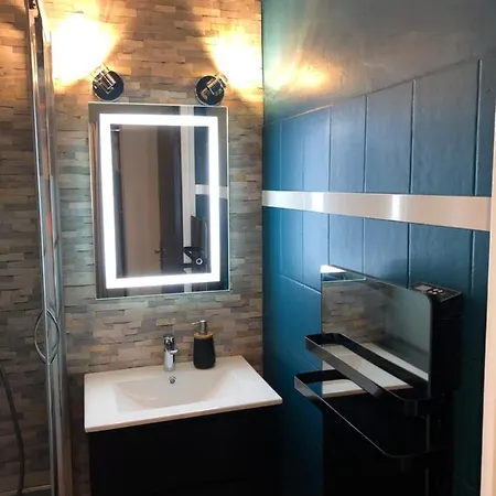 Frejus Studio De 27 M2 Situe A 5Mn En Voiture De La Mer Frejus