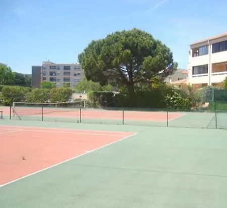 Frejus Studio De 27 M2 Situe A 5Mn En Voiture De La Mer *