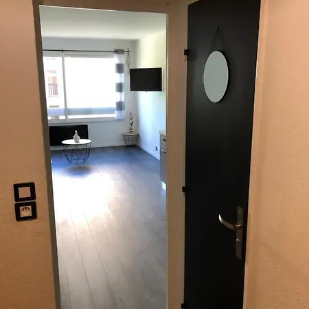 Frejus Studio De 27 M2 Situe A 5Mn En Voiture De La Mer Apartment Frejus