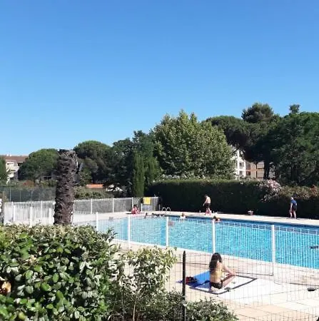 Frejus Studio De 27 M2 Situe A 5Mn En Voiture De La Mer *