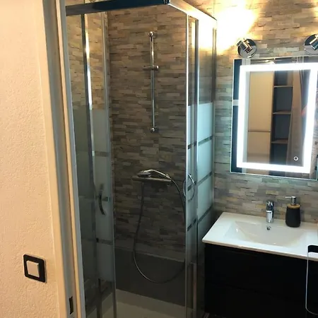 Frejus Studio De 27 M2 Situe A 5Mn En Voiture De La Mer Frejus