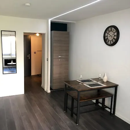 Frejus Studio De 27 M2 Situe A 5Mn En Voiture De La Mer Apartment