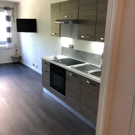 Frejus Studio De 27 M2 Situe A 5Mn En Voiture De La Mer * Frejus