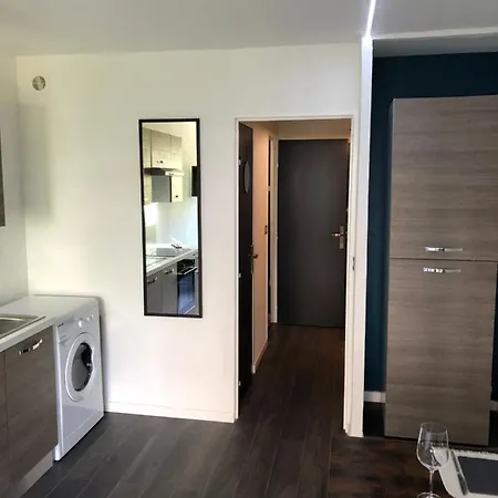 Frejus Studio De 27 M2 Situe A 5Mn En Voiture De La Mer