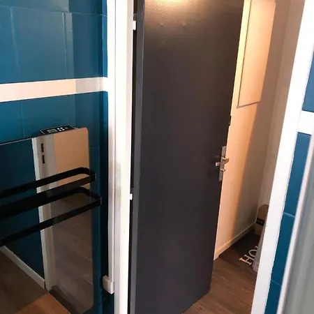 Frejus Studio De 27 M2 Situe A 5Mn En Voiture De La Mer Appartement *