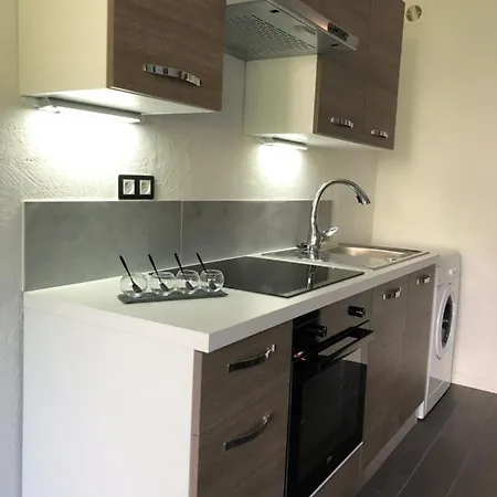 Frejus Studio De 27 M2 Situe A 5Mn En Voiture De La Mer * Fréjus